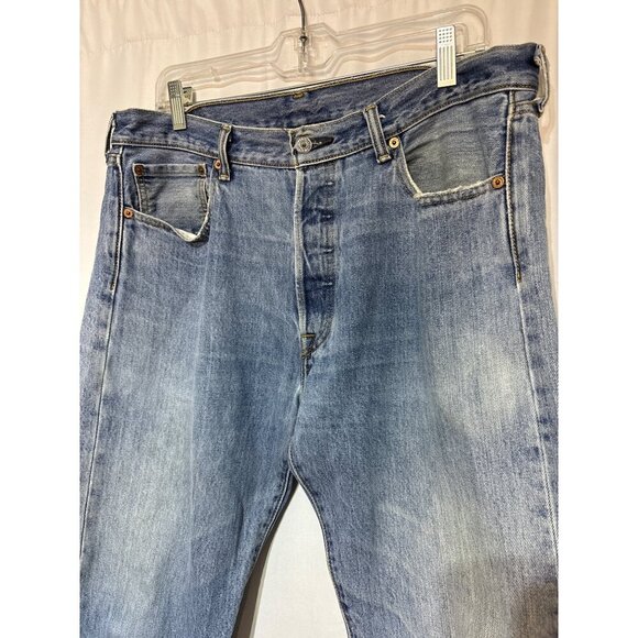 Levis Mens Light Wash Button-Fly Distressed Straight-Leg Jeans - Picture 3 of 9